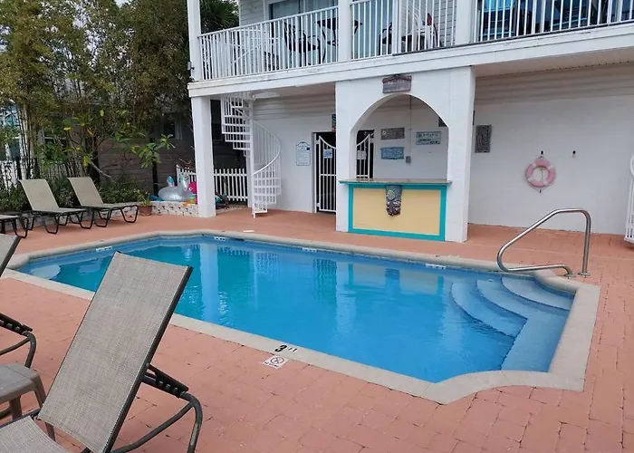 Apartment On The Beach 2 Bedroom 2 Bath Pool Large And Bright Condo