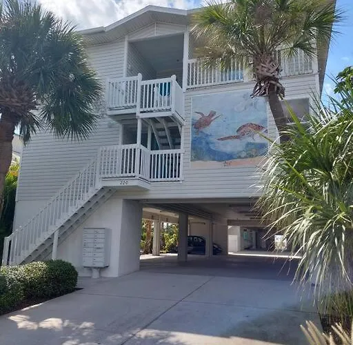 Apartment On The Beach 2 Bedroom 2 Bath Pool Large And Bright Condo