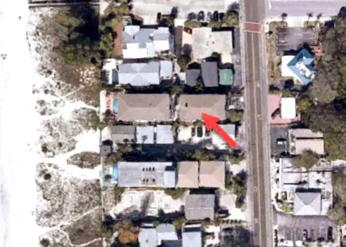 On The Beach 2 Bedroom 2 Bath Pool Large And Bright Condo Apartment *