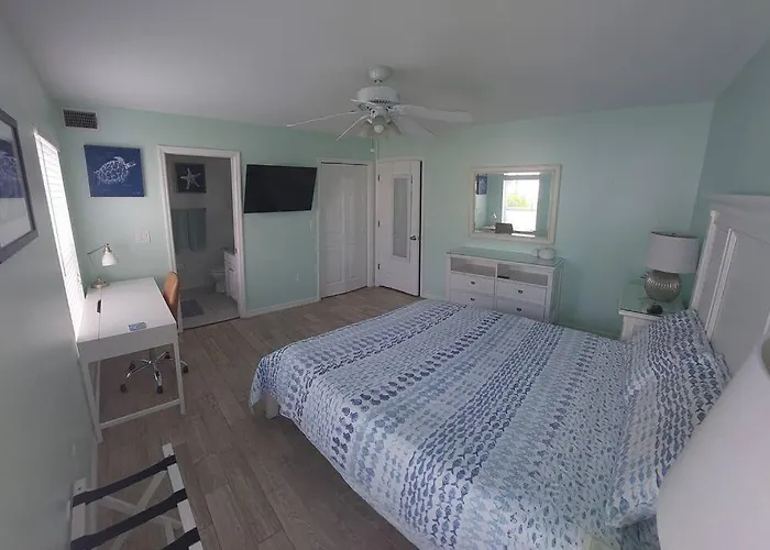 Apartment On The Beach 2 Bedroom 2 Bath Pool Large And Bright Condo Clearwater Beach