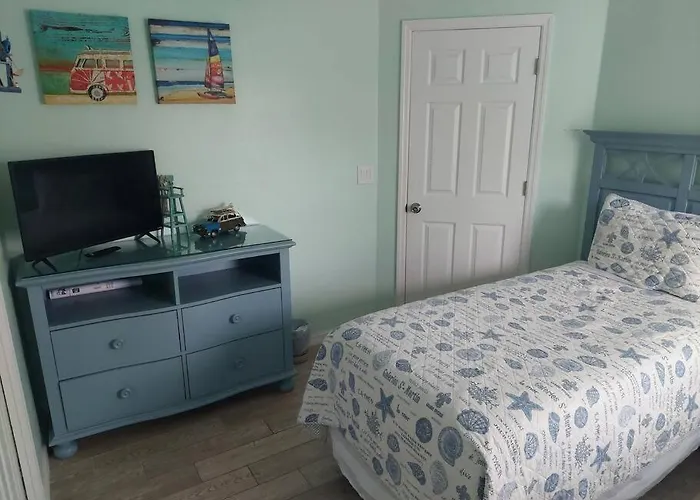 On The Beach 2 Bedroom 2 Bath Pool Large And Bright Condo Apartment Clearwater Beach