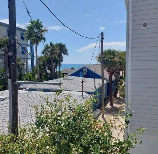 On The Beach 2 Bedroom 2 Bath Pool Large And Bright Condo