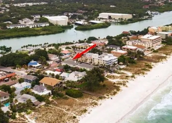 On The Beach 2 Bedroom 2 Bath Pool Large And Bright Condo Apartment
