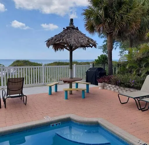 On The Beach 2 Bedroom 2 Bath Pool Large And Bright Condo *